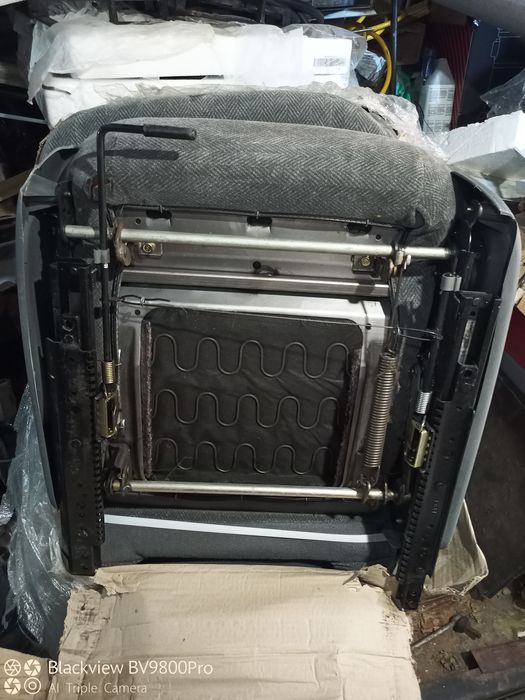 Продам дві передні сідушки