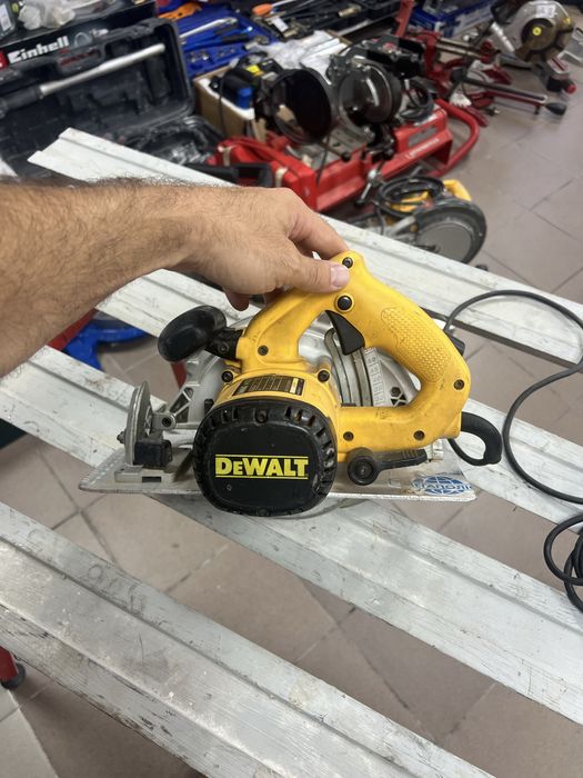 Пила циркулярная DeWalt ручная D23550