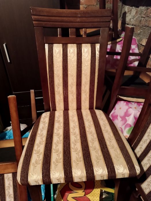 Stół drewniany i 8 krzeseł do kompletu