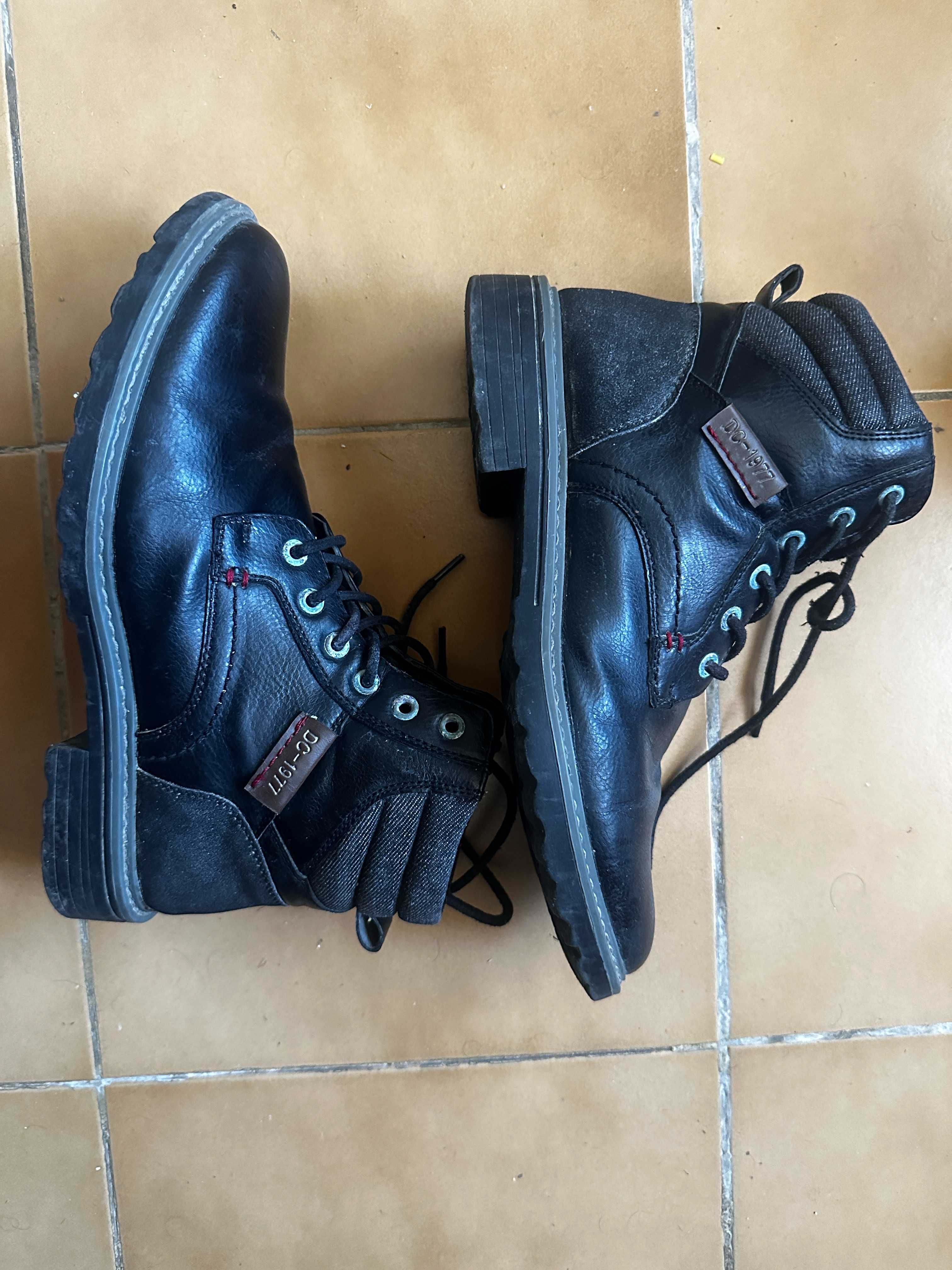 Bota masculina com pouco uso e preparada para o frio