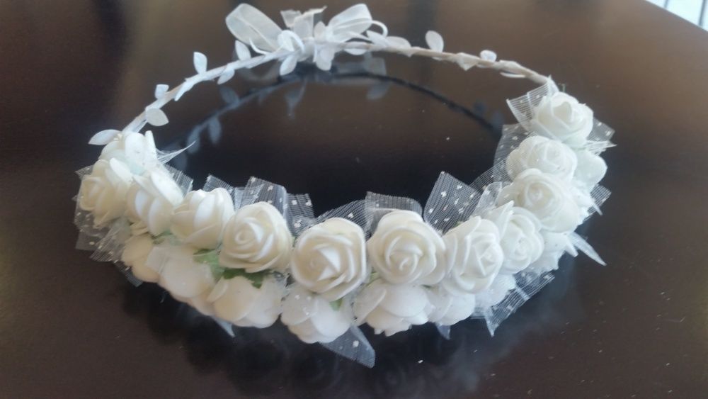 Coroa flores brancas-ÚNICA