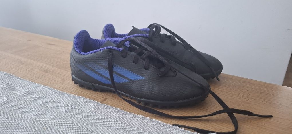 Turfy adidas rozm 33 jak nowe.