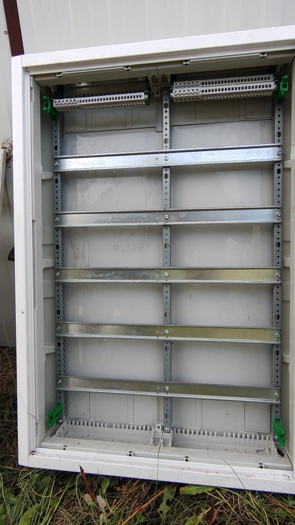 Metalowa Rozdzielnica Elektryczna / Obudowa – TA 2