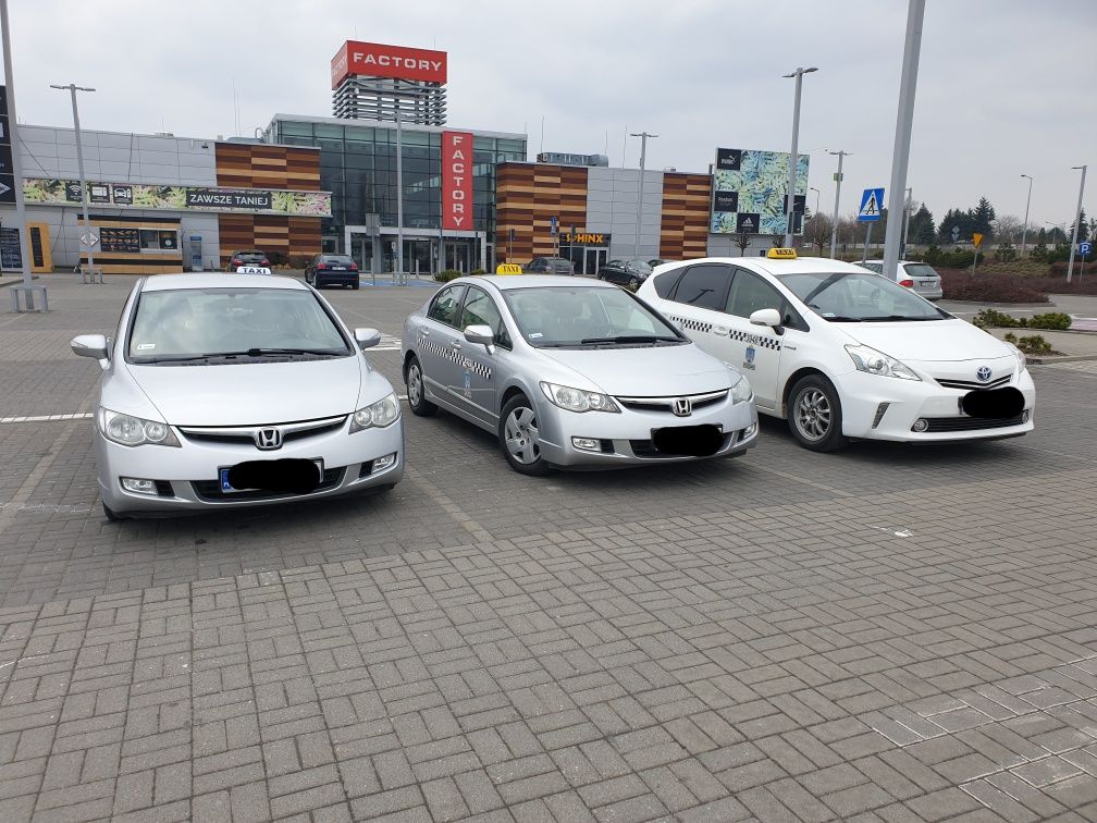Wynajem wypożyczalnia samochodów hybrid toyota pod uber bolt taxi