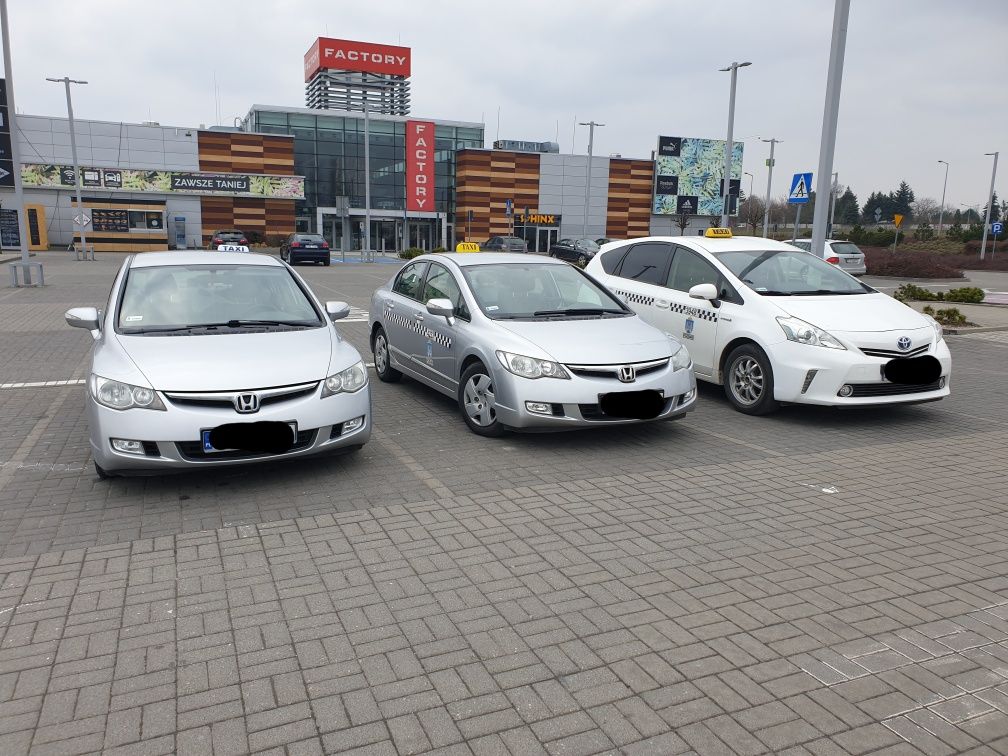 Wynajem wypozyczalnia auto samochod hybryd toyota pod uber bolt taxi