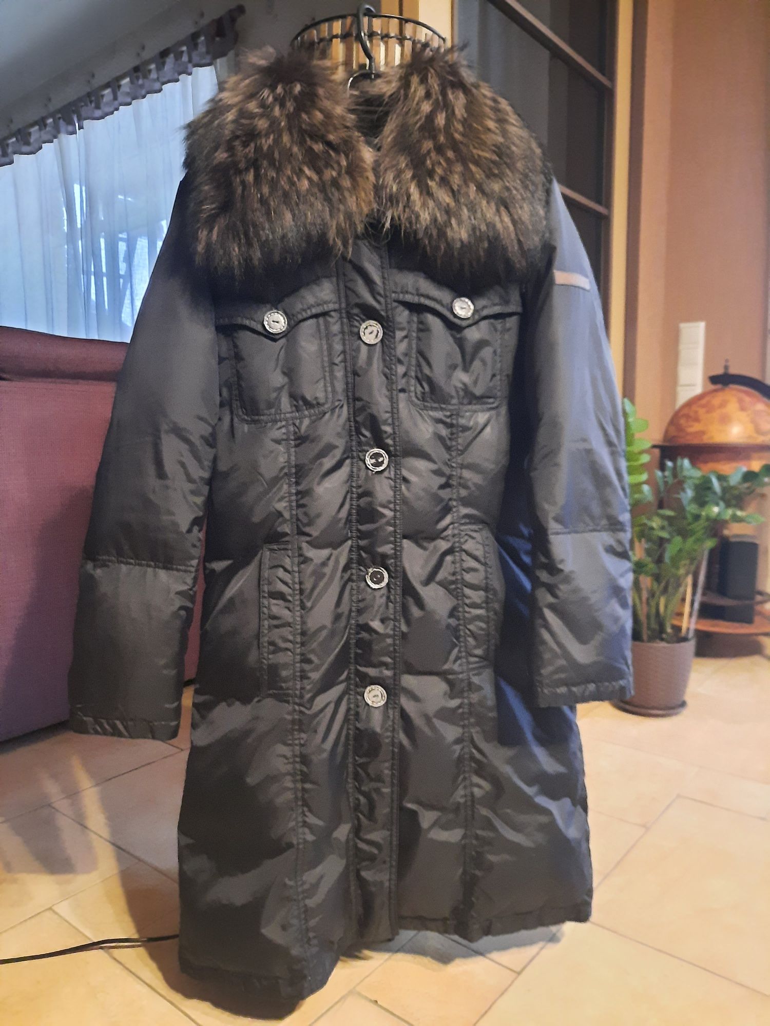 Пуховик,  чёрного цвета,  без капюшона