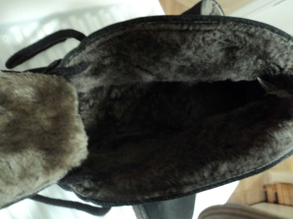 Ботинки чоловічі чорні з нубука на натуральному хутрі від Clarks