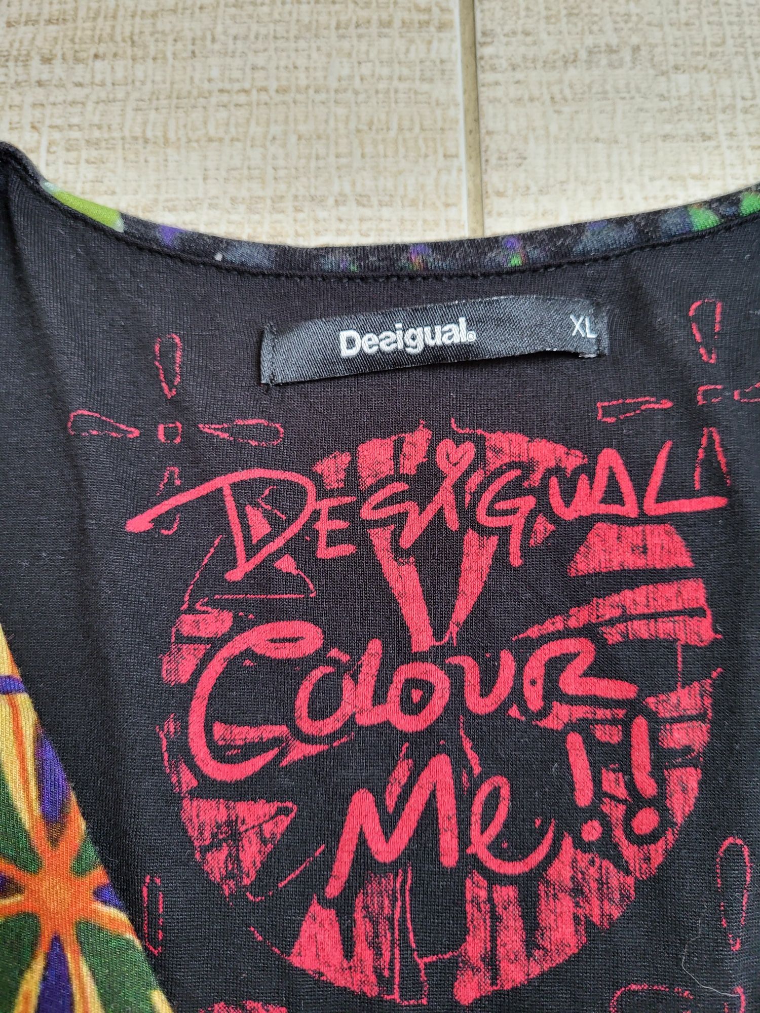 kolorowa sukienka z dekoltem w literę V, rękawy 3/4 Desigual XL/42