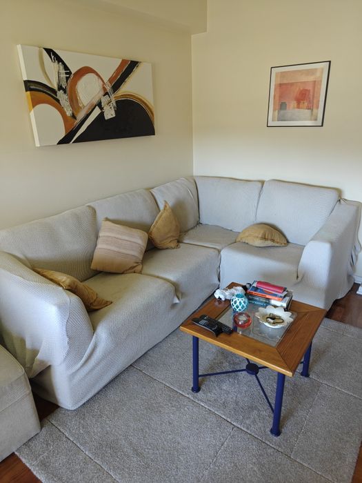 Sofá branco em L (c/capa lavável) + 1 Puff