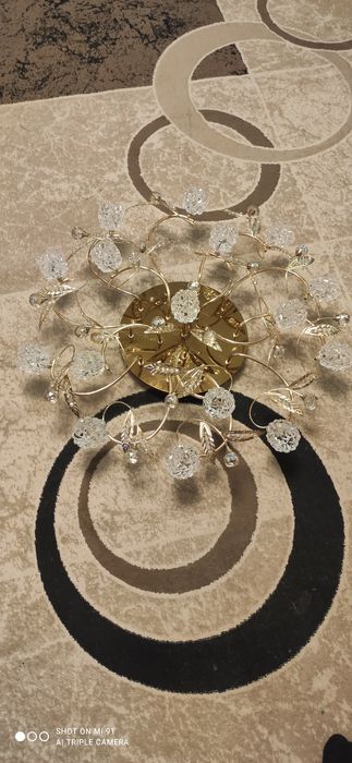 Продам красиву люстру
