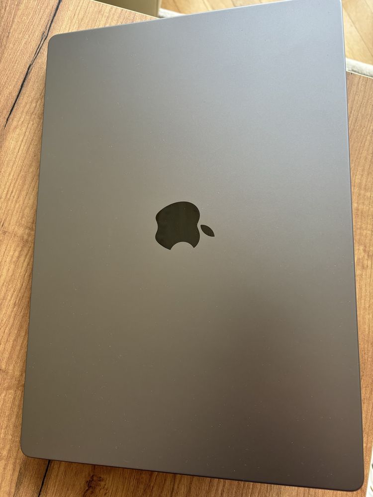 Продам ноутбук Apple MacBook Pro M1 Max