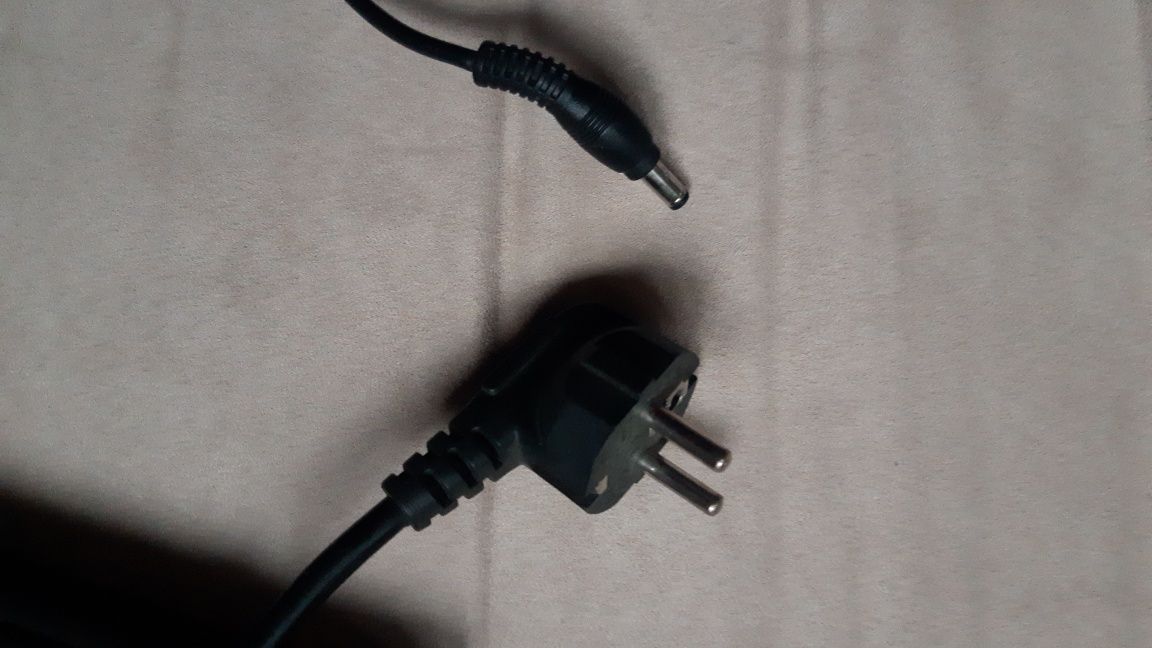 Zasilacz do laptopa 1.5 A 4.74 A Quer
