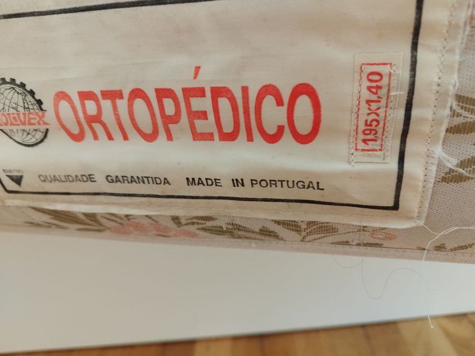 Cama de ferro completa com estrado e colchão