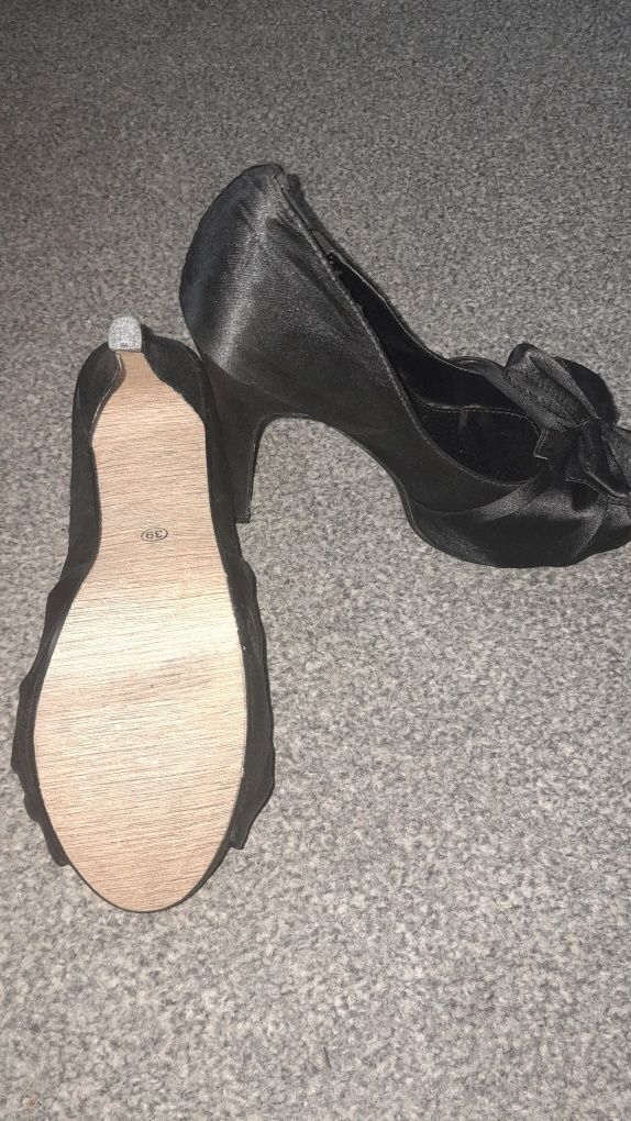 Buty na obcasy..