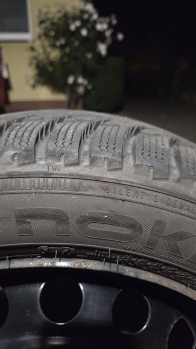 opony zimowe toyota yaris 4 szt stan bdb