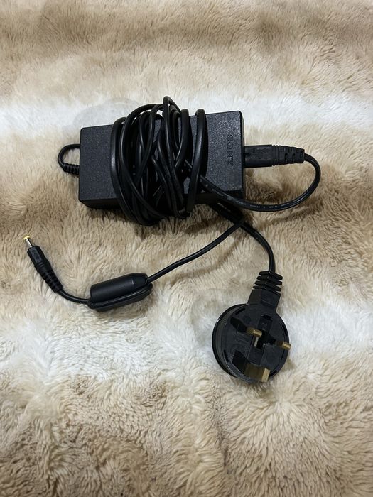 PlayStation 2 Vintage Cor de Rosa com comandos e cabos