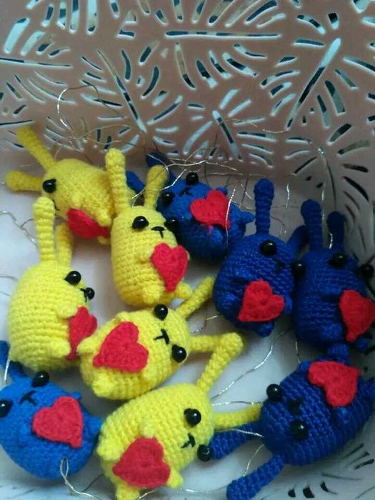 Брелок В'язаний Зайчик /кролик Амігурумі/Патріотичний брелок, Україна