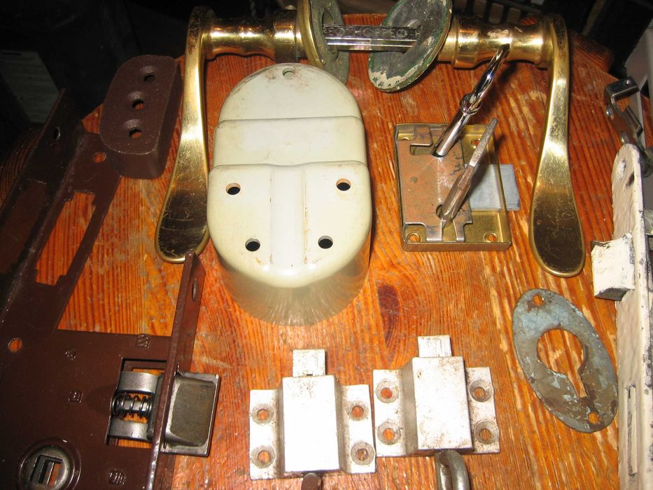 akcesoria  do drzwi i mebli  różnorakie , sprawne i efektywne