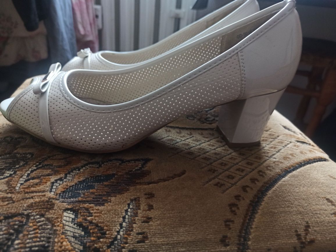 Sprzedam buty rozmiar 40