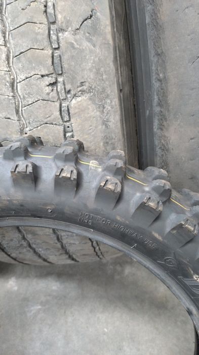 2 Pneus Motocross.