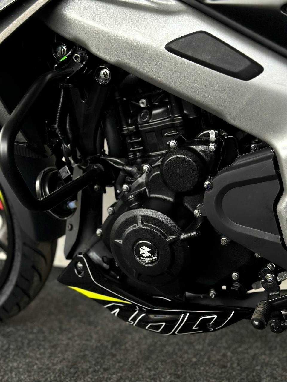 Новий мотоцикл Bajaj Pulsar NS400