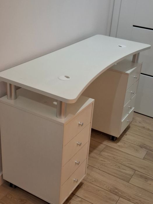 Biurko kosmetyczne do manicure