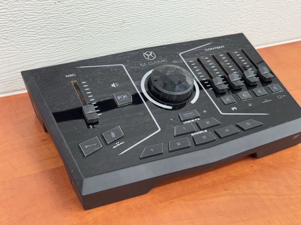 Interfejs studyjny m audio dual rgb na czesci uszkodzony