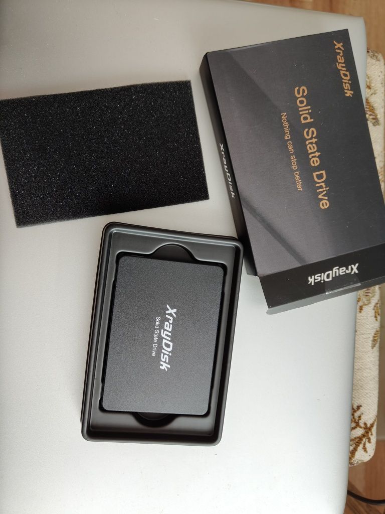 Firmowy Dysk SSD 256 GB. Nowy. Stan idealny.