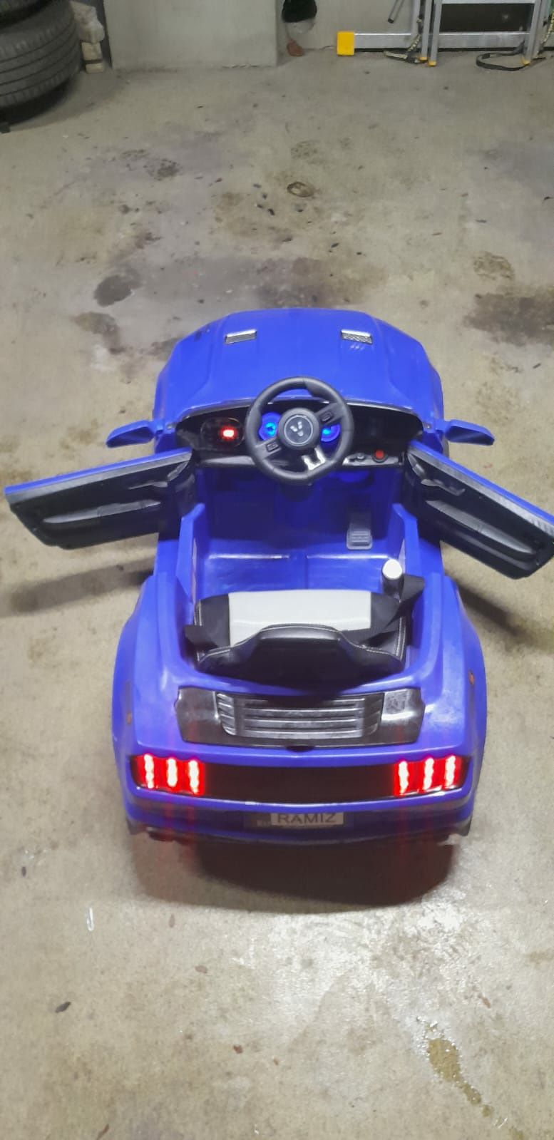 Auto samochód na akumulator