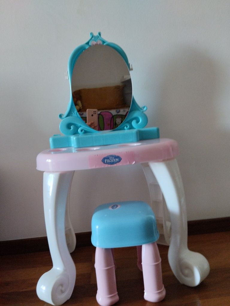 Tocador da Frozen com banco