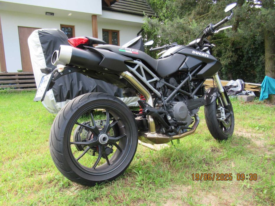 Ducati Hypermotard 796
