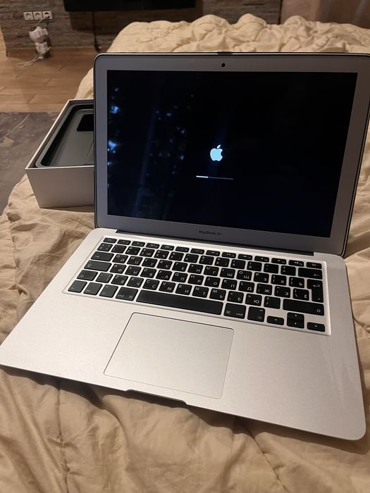 Macbook air 2017, діагональ 13