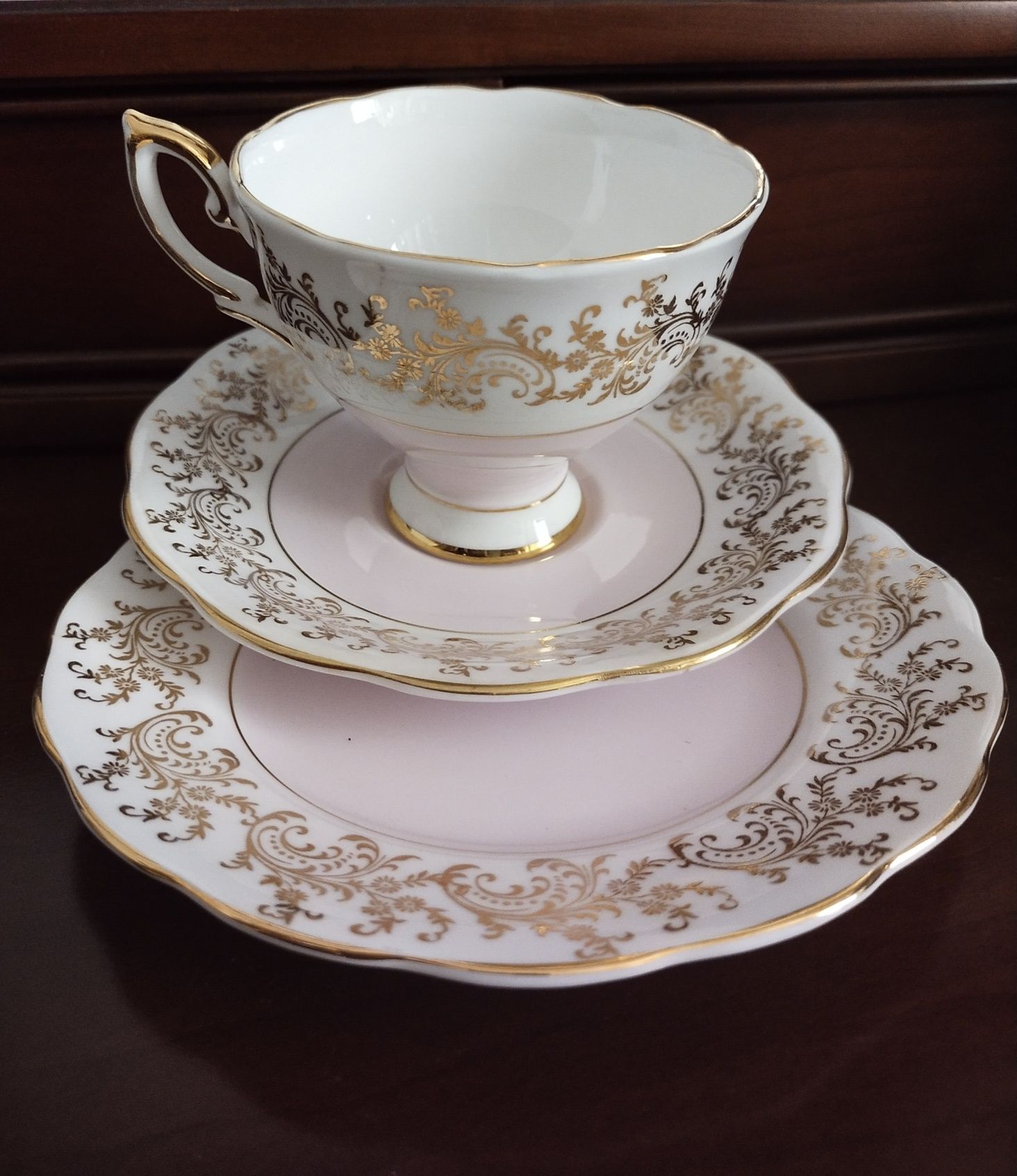 **1950s ROYAL Piękna RETRO Różowa Złota Filiżanka Angielska Porcelana