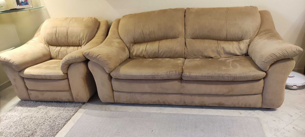 Conjunto de dois Sofás em bom estado