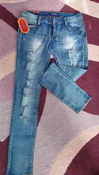 Нові джинси з розрізами