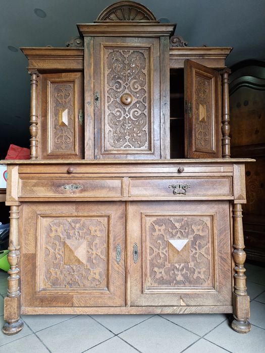 Starodawny kredens do renowacji