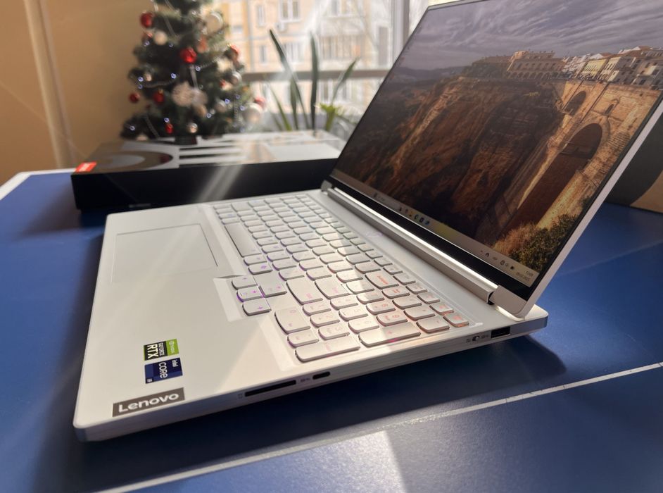 legion 7 Qhd i9-14900hx Rtx 4070 ddr5-32 ssd 1000