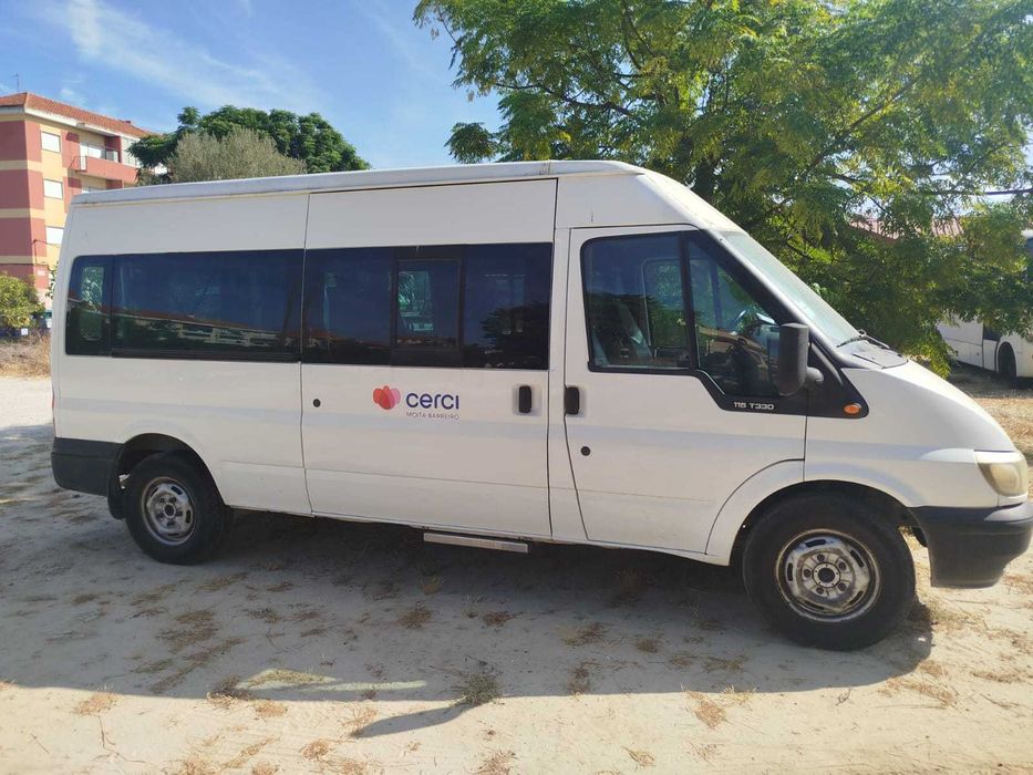 Ford Transit 330L de 2004