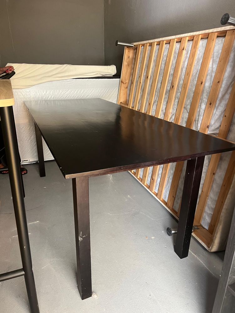 Conjunto de mesa e 4 cadeiras jantar
