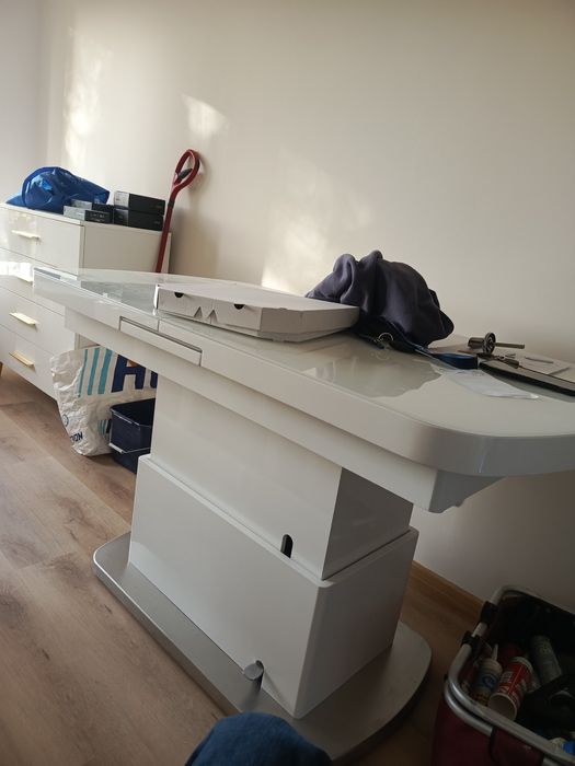 Nowy rozkładany biały stół