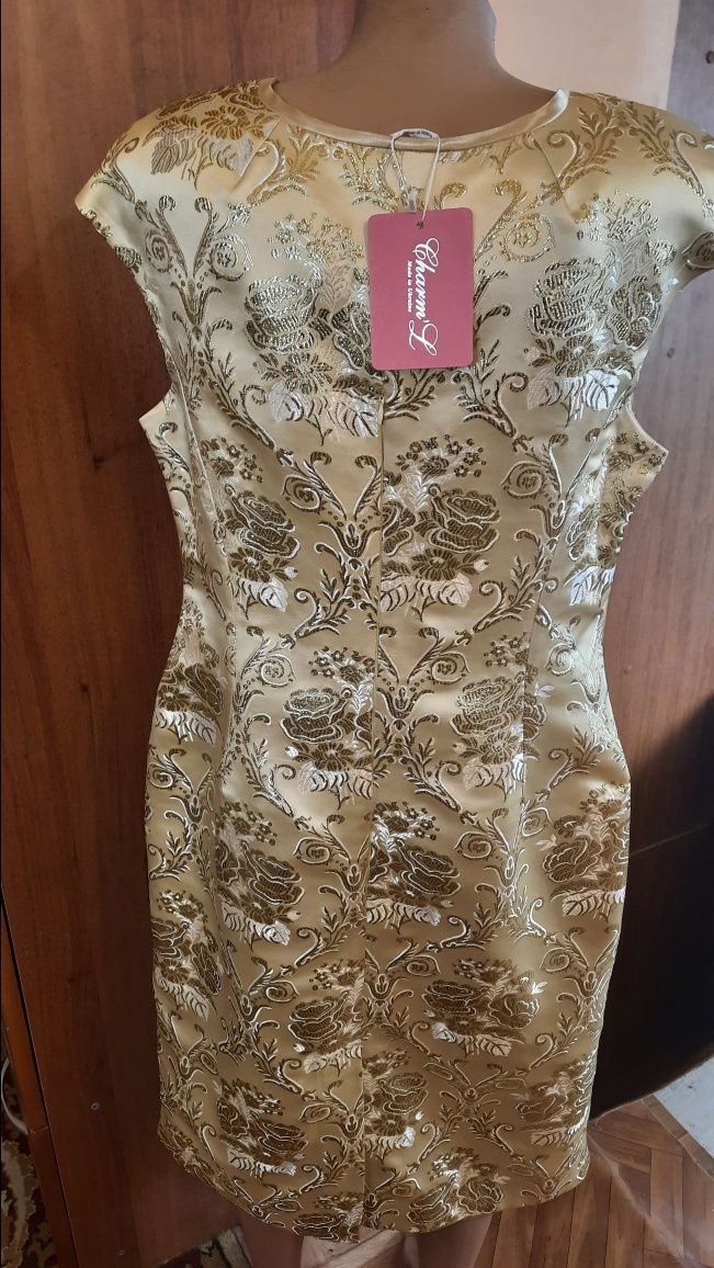 Костюм нарядный 48 р,50 р ,52 р
