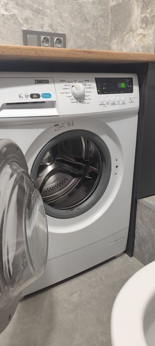 Продам стиральную машину Zanussi