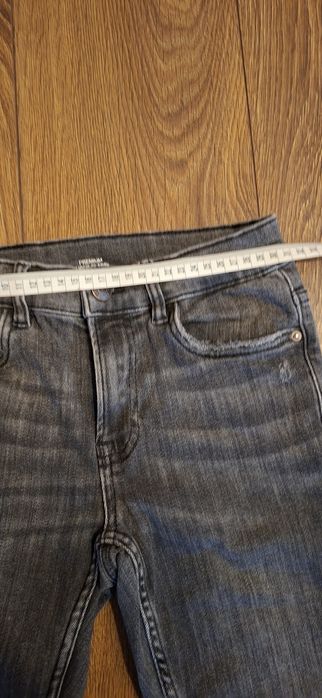 Jeansy dla chłopca Zara 140