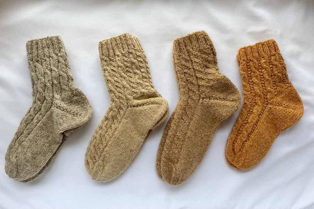 Ręcznie robione wełniane skarpety, różne kolory