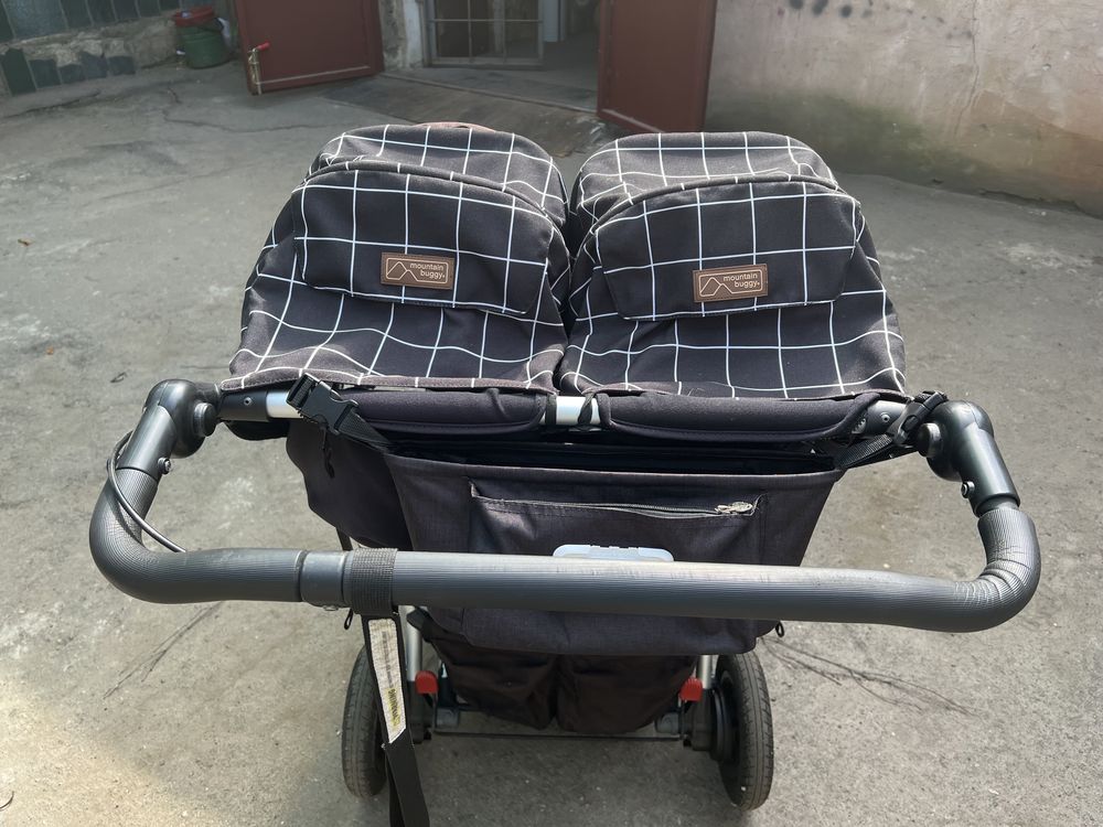 Продам коляску для двойни Mountain Buggy