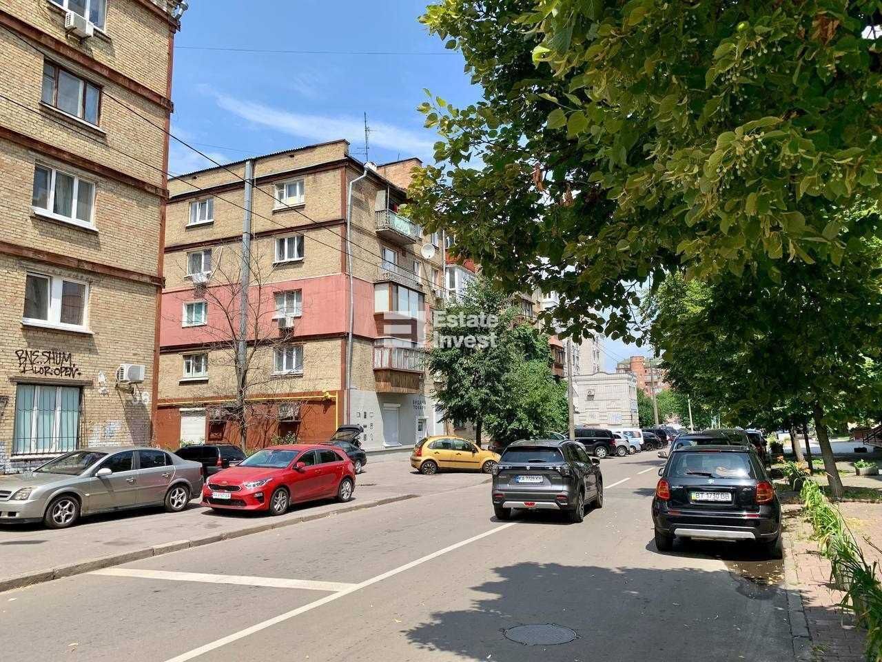 Продаж світлого приміщення на Подолі біля метро Контрактова Площа