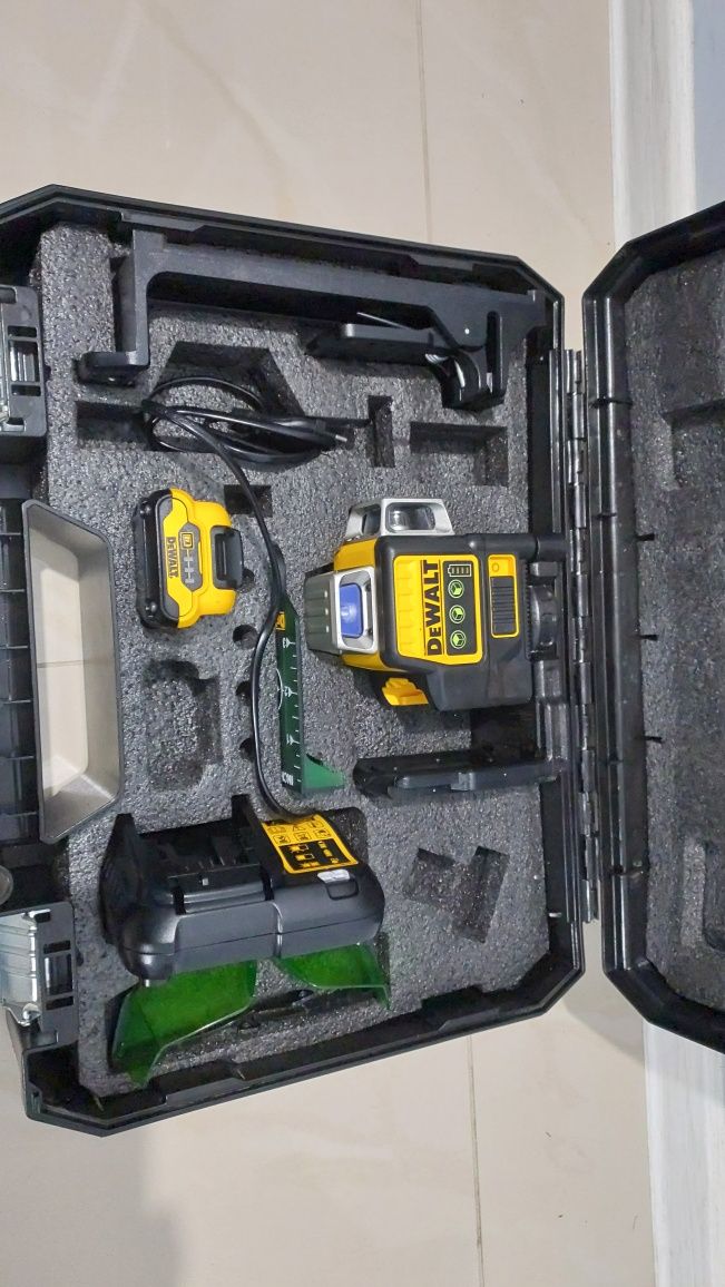 Dewalt Лазерний рівень в кейсі з акумулятором 2 Аг DeWALT DCE089D1G