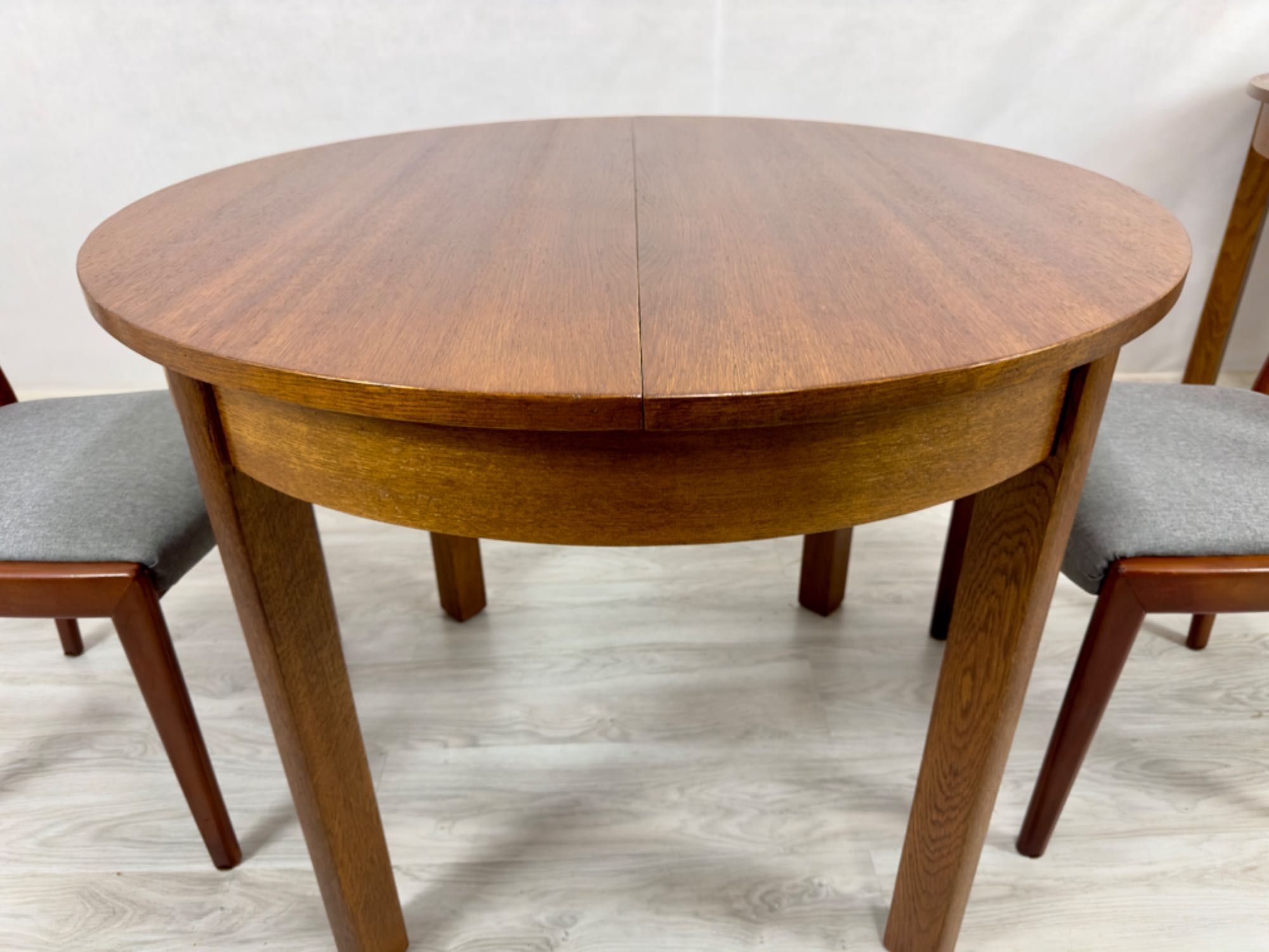 Stół - modern design- rezerwacja
