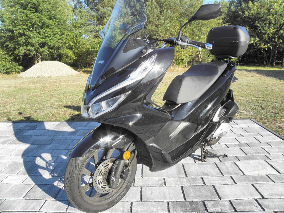 Sprzedam skuter Honda PCX 125.