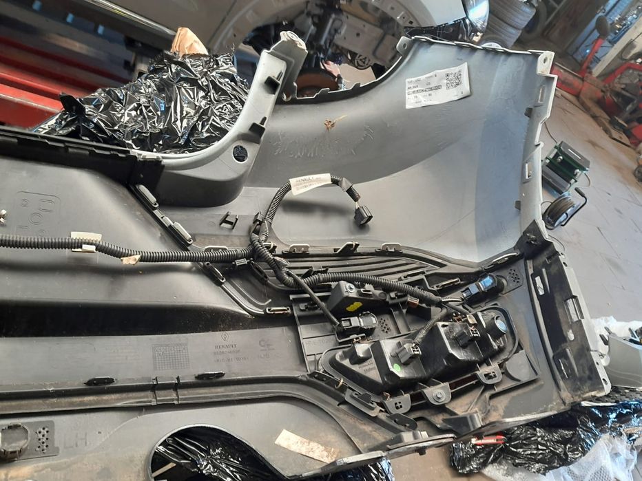 Zderzak  tylny  tyl Captur II 2 iniciale Paris  BIXUI  idealny demonta